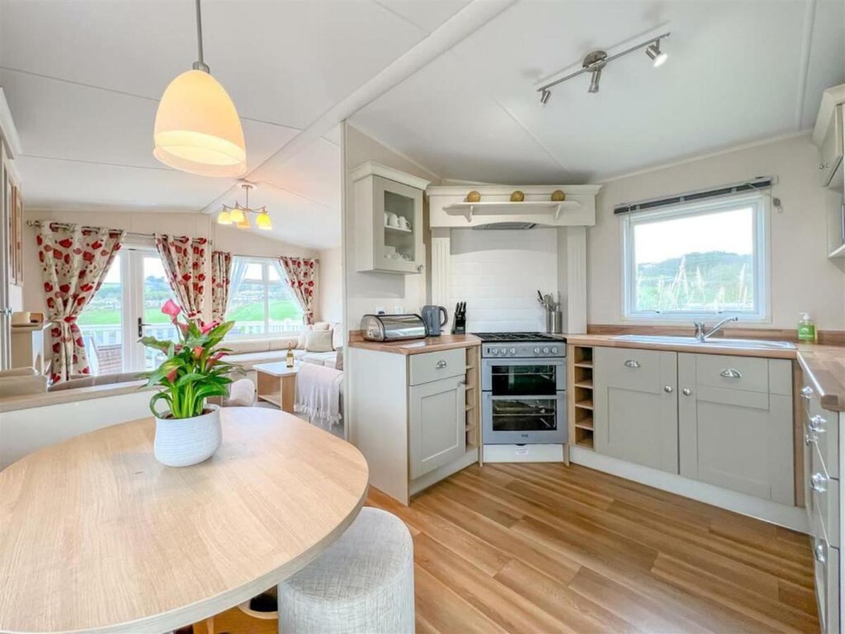 Pottsville Cabin - Short Walk To Praa Sands Beach Екстериор снимка